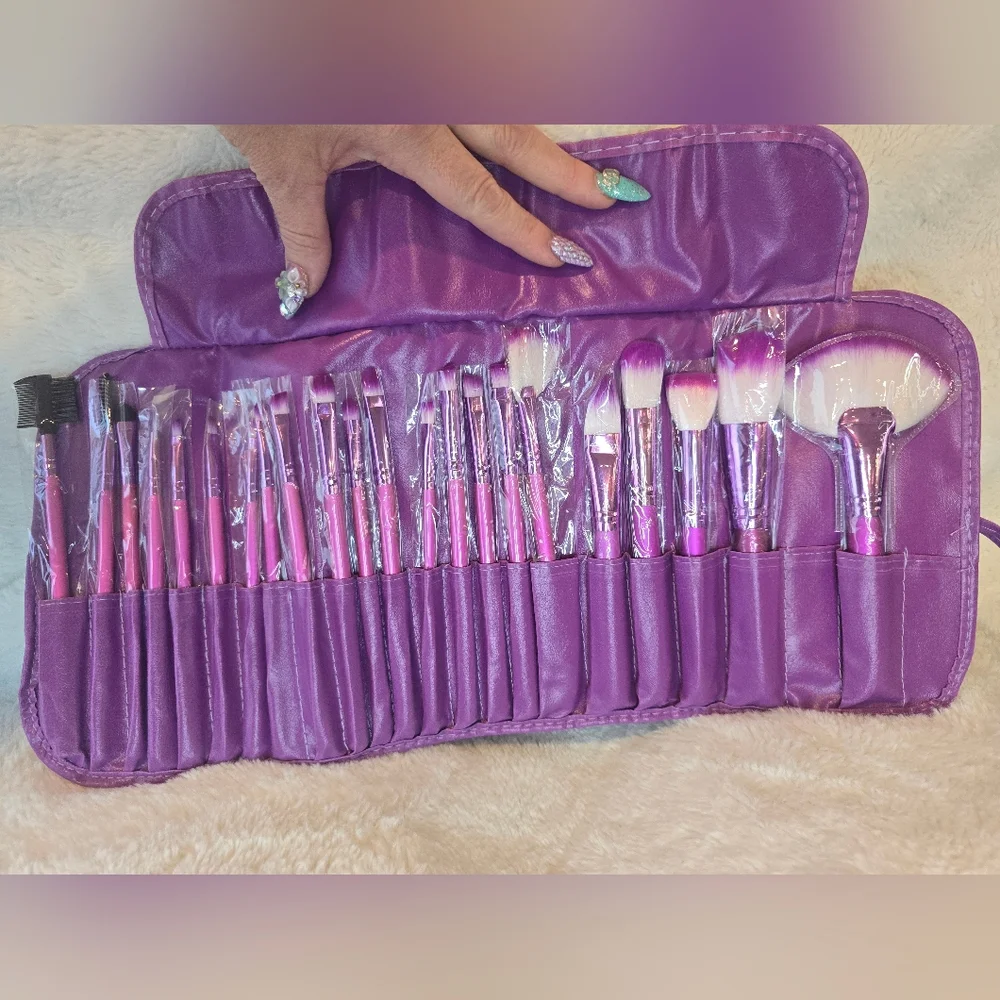 22 Piece Makeup Brush Set with Case Your Choice Of Color